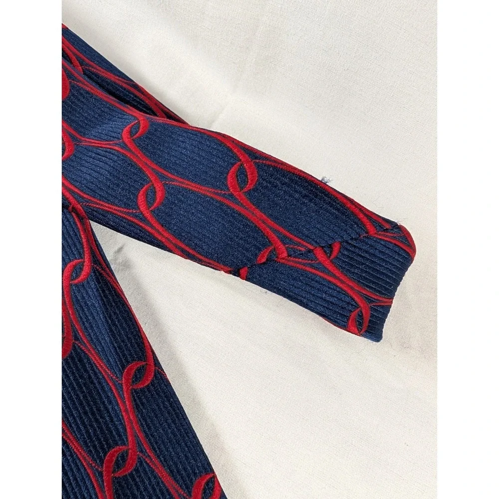 Mito of Milan Men's Tie 100% Polyester Navy & Red Chainlink Pattern Vintage